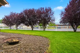 327 NW Elm Ave, Redmond, OR 97756 - Photo 3