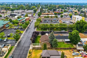 327 NW Elm Ave, Redmond, OR 97756 - Photo 13