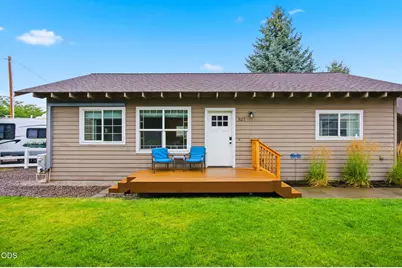 327 NW Elm Avenue, Redmond, OR 97756 - Photo 1