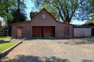 1340 Dowell Rd, Grants Pass, OR 97527 - Photo 3