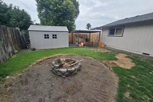 1158 Douglas St, Medford, OR 97501 - Photo 5