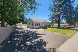 5038 Shasta Way, Klamath Falls, OR 97603 - Photo 3