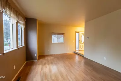 374 NW 25th Street, Redmond, OR 97756 - Photo 7