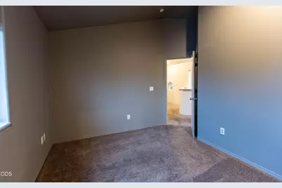 374 NW 25th Street, Redmond, OR 97756 - Photo 33