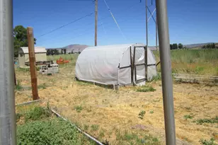 760 Miller Island Rd, Klamath Falls, OR 97603 - Photo 13