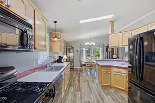 411 Currie Ln, Grants Pass, OR 97526 - Photo 9