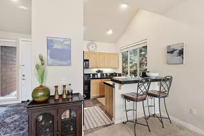 10614 Village Loop, Redmond, OR 97756 - Photo 9