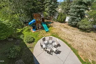 2048 NE Cradle Mountain Way, Bend, OR 97701 - Photo 29