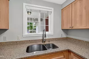 241 Clay St, Ashland, OR 97520 - Photo 9