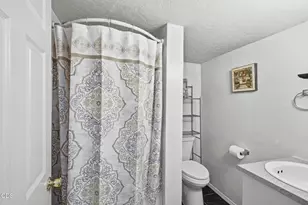 410 Lancelot Ln, Merlin, OR 97532 - Photo 25