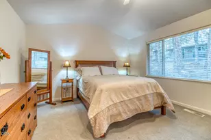 3271 NW Melville Dr, Bend, OR 97703 - Photo 9
