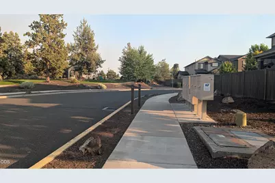 3433 SW 28th Street, Redmond, OR 97756 - Photo 5