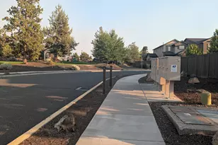 3433 SW 28th St, Redmond, OR 97756 - Photo 5