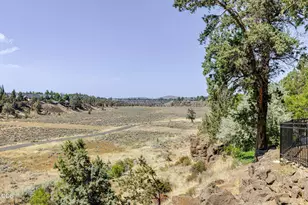 637 NW Canyon Dr, Redmond, OR 97756 - Photo 15