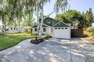637 NW Canyon Dr, Redmond, OR 97756 - Photo 3
