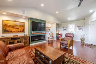 637 NW Canyon Dr, Redmond, OR 97756 - Photo 21