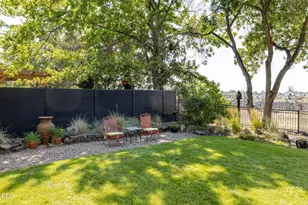 637 NW Canyon Dr, Redmond, OR 97756 - Photo 9