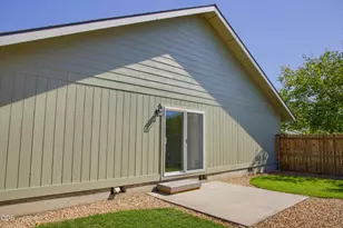 2741 SW 28th St, Redmond, OR 97756 - Photo 5