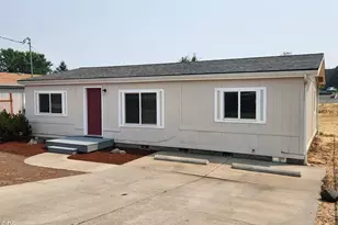 623 SW 2nd St, Madras, OR 97741 - Photo 3