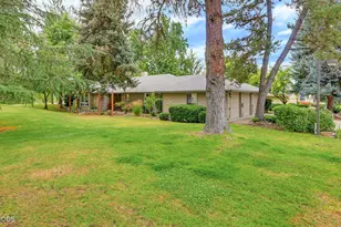 100 Twisted Pine Dr, Grants Pass, OR 97527 - Photo 5