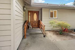 100 Twisted Pine Dr, Grants Pass, OR 97527 - Photo 3