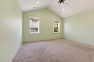 3832 Sherwood Park Dr, Medford, OR 97504 - Photo 17