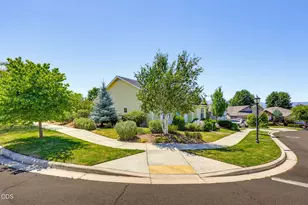 3832 Sherwood Park Dr, Medford, OR 97504 - Photo 37