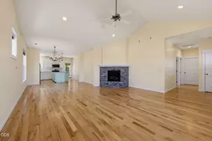 3832 Sherwood Park Dr, Medford, OR 97504 - Photo 5