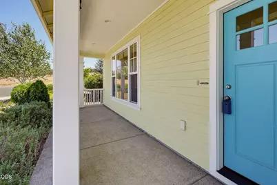 3832 Sherwood Park Drive, Medford, OR 97504 - Photo 3
