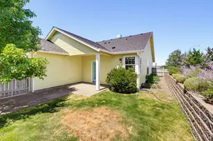 3832 Sherwood Park Dr, Medford, OR 97504 - Photo 31