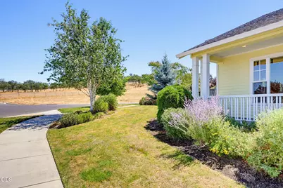 3832 Sherwood Park Drive, Medford, OR 97504 - Photo 35