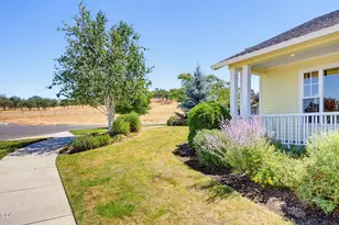 3832 Sherwood Park Dr, Medford, OR 97504 - Photo 35