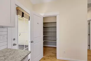 3832 Sherwood Park Dr, Medford, OR 97504 - Photo 15