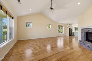 3832 Sherwood Park Dr, Medford, OR 97504 - Photo 7