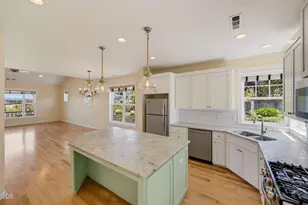 3832 Sherwood Park Dr, Medford, OR 97504 - Photo 11