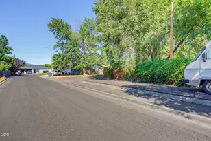 1995 Alpine Ct, Medford, OR 97504 - Photo 35