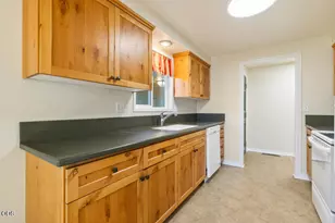 5336 Knightwood Dr, Klamath Falls, OR 97603 - Photo 9