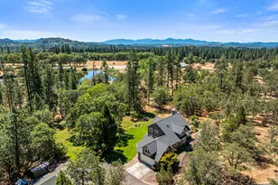 375 Mountain Paradise Dr, Grants Pass, OR 97526 - Photo 3