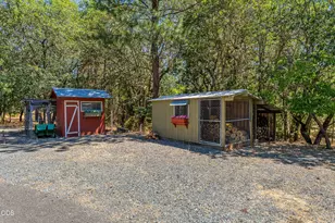 375 Mountain Paradise Dr, Grants Pass, OR 97526 - Photo 35