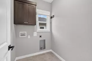 3233 Garner Wy, Medford, OR 97504 - Photo 5