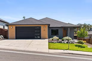 350 Arrowhead Trail, Eagle Point, OR 97524 - Photo 1