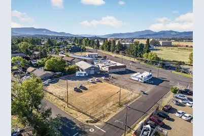 2714 N Pacific Highway, Medford, OR 97501 - Photo 3