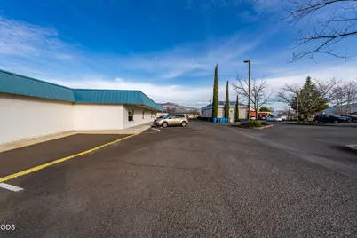 209 N Pacific Highway, Talent, OR 97540 - Photo 47