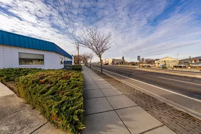 209 N Pacific Highway, Talent, OR 97540 - Photo 51