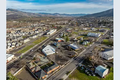 209 N Pacific Highway, Talent, OR 97540 - Photo 57