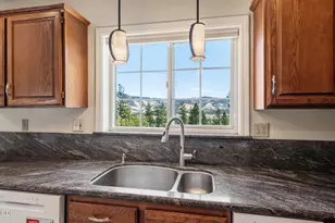 197 Timberlake Dr, Ashland, OR 97520 - Photo 17