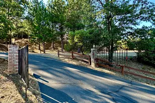 197 Timberlake Dr, Ashland, OR 97520 - Photo 3