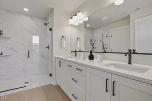 60927 SE Apollo Pl, Bend, OR 97702 - Photo 7