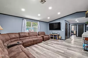 1959 Meadow Glen, Grants Pass, OR 97527 - Photo 5
