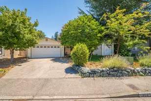 1959 Meadow Glen, Grants Pass, OR 97527 - Photo 3